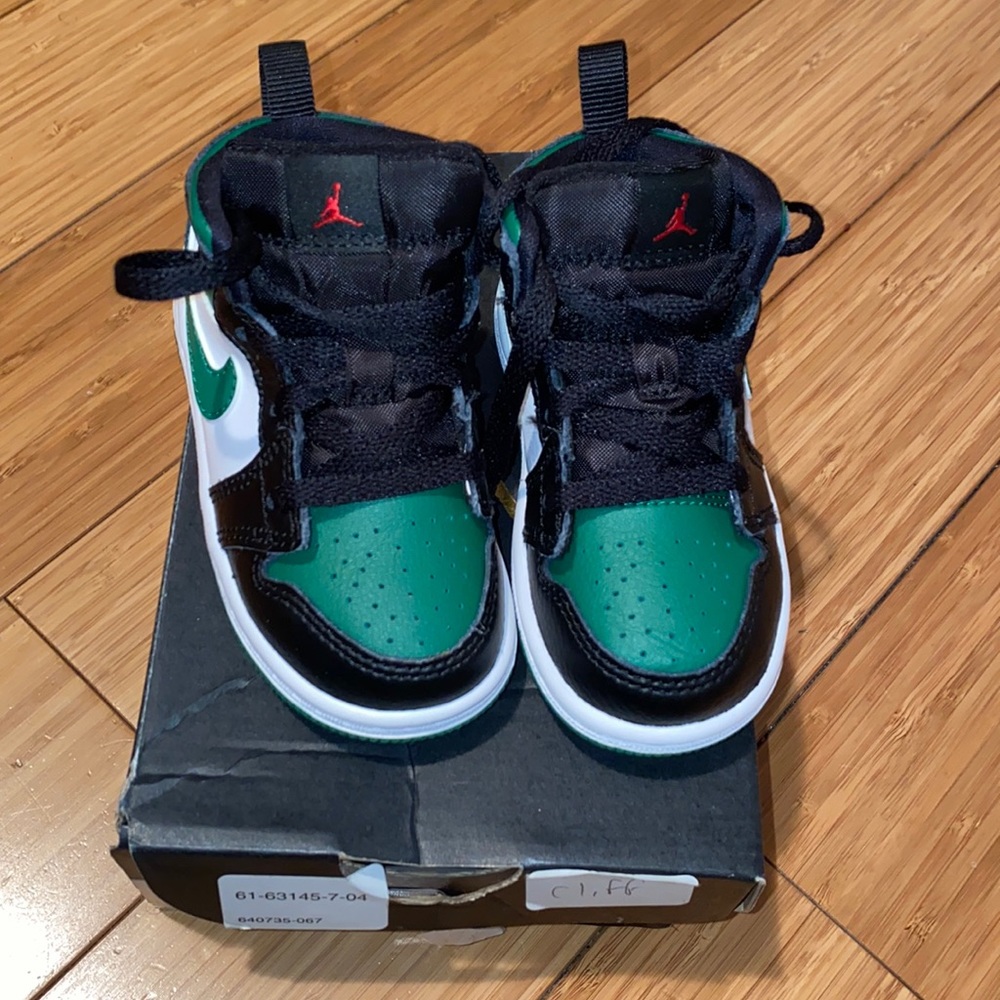 Jordan 1 mid